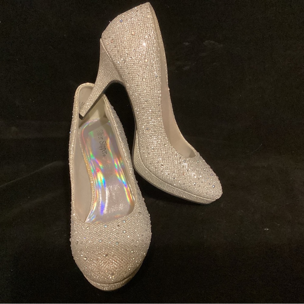 Silver Slipper Flirty Mirage 3.5 inch heels in silver, size 8.5